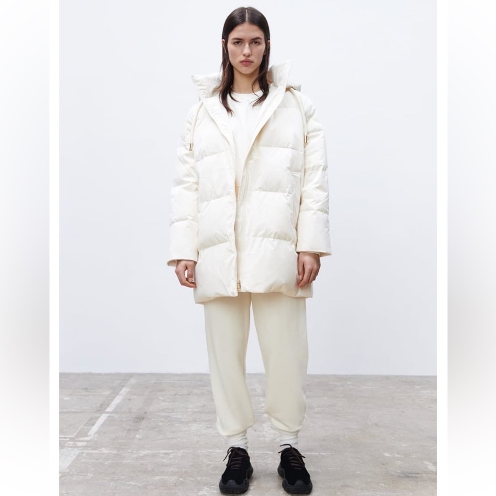 Hooded down coat water and wind protection